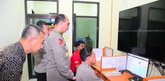 Karanganyar – Tim Asistensi dari Polda Jawa Tengah melaksanakan supervisi terhadap layanan Call Center Polisi 110 di Polres Karanganyar, Rabu (18/6/2025).