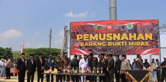 Usai Upacara HUT ke-80 RI, Polres Karanganyar Musnahkan Ribuan Liter Miras Hasil Operasi Juli–Agustus