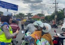Satlantas Polres Karanganyar Gelar Sosialisasi Operasi Zebra Candi 2025 di Simpang Lima Bejen