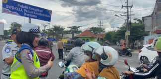 Satlantas Polres Karanganyar Gelar Sosialisasi Operasi Zebra Candi 2025 di Simpang Lima Bejen