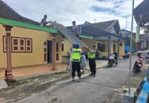 Respon Cepat 110: Polsek Matesih Gelar Kerja Bakti Pasca Puting Beliung di Lor Pasar