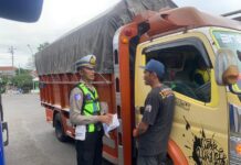 Satlantas Polres Karanganyar Gelar Rampcheck dan Pemeriksaan Kesehatan dalam Rangka Operasi Zebra Candi 2025