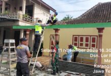 Respon Cepat Polsek Matesih Tangani Angin Puting Beliung yang Rusak Belasan Rumah Warga