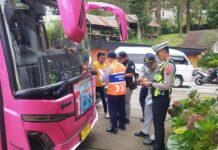 Satlantas Polres Karanganyar Gelar Rampcheck Kendaraan Wisata di Tawangmangu