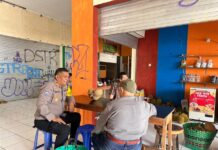 Satgas Binmas Polres Karanganyar Sapa Pedagang Pasar Karangpandan, Ajak Jaga Ketertiban Bersama