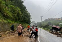 Sigap Tangani Longsor Gondosuli, Polres Karanganyar Pastikan Keselamatan Warga dan Kelancaran Arus Wisata