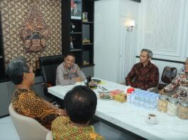 Perkuat Sinergi Jelang Paskah, Kapolres Karanganyar Silaturahmi dengan Romo dan Pengurus Gereja Santo Pius X